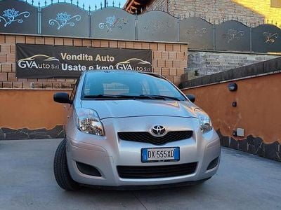 Usata Toyota Yaris Sol 101 CV (74 kW) 2009 Grigio Utilitaria