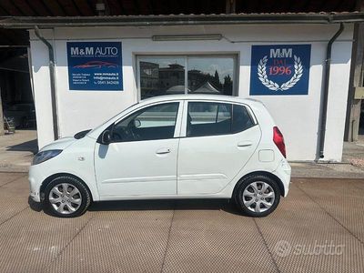Usata Hyundai i10 Comfort 69 CV (50 kW) 2012 Bianco Utilitaria