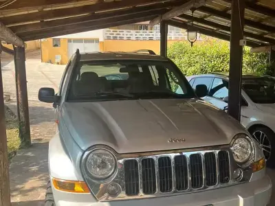 Usata Jeep Cherokee 163 CV (119 kW) 2006 Grigio SUV