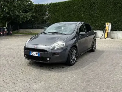 Usata Fiat Grande Punto Lounge 90 CV (66 kW) 2016 Utilitaria