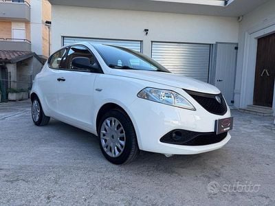 Begagnad Lancia Ypsilon 69 HK (50 kW) 2018 Vit Halvkombi