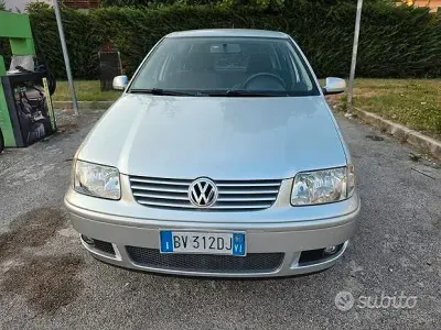 Usata VW Polo Comfortline 75 CV (55 kW) 2002 Grigio Berlina
