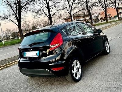 Usata Ford Fiesta 97 CV (71 kW) 2012 Nero Utilitaria