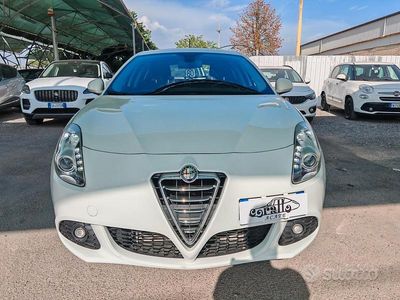 Usata Alfa Romeo Giulietta Distinctive 105 CV (77 kW) 2014 Bianco Utilitaria