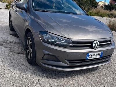 Usata VW Polo 95 CV (69 kW) 2020 Grigio Utilitaria