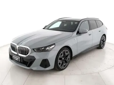 Usata BMW 520 M Sport 197 CV (144 kW) 2024 Grigio acciaio Station wagon