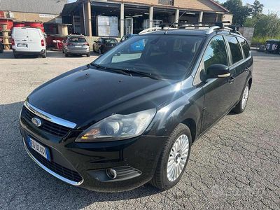 Nero Usata 2010 Ford Focus Station wagon | 2350 € (Buon prezzo)