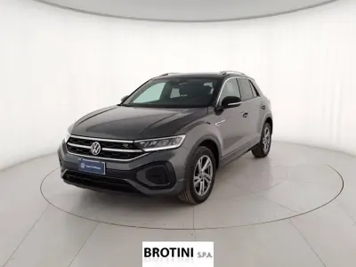Usata VW T-Roc R-line 116 CV (85 kW) 2024 Grigio metallizzato SUV