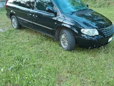 Usata Chrysler Voyager 150 CV (110 kW) 2006 Nero Monovolume