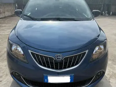 Usata Lancia Ypsilon Silver 69 CV (50 kW) 2024 Blu/azzurro Utilitaria