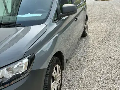 Usata VW Caddy 102 CV (75 kW) 2021 Grigio Monovolume