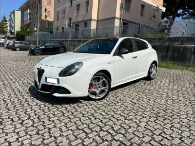 Usata Alfa Romeo Giulietta Distinctive 105 CV (77 kW) 2010 Bianco Utilitaria