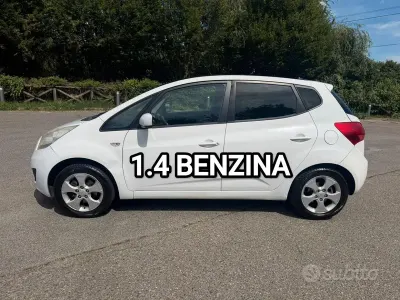 Usata Kia Venga LX 90 CV (66 kW) 2010 Bianco Utilitaria
