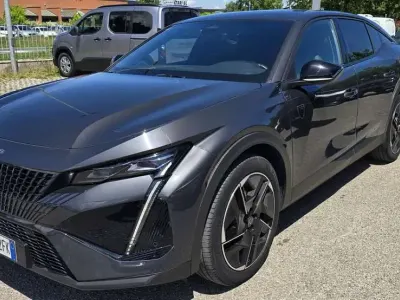 Usata Peugeot 408 GT 131 CV (96 kW) 2023 Grigio SUV