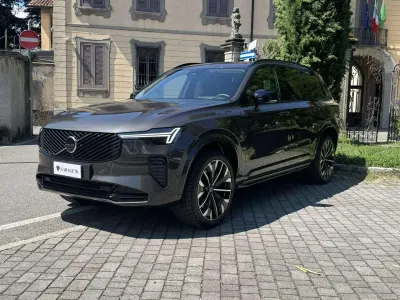 Usata Volvo XC90 Ultra 310 CV (228 kW) 2025 Grigio scuro SUV
