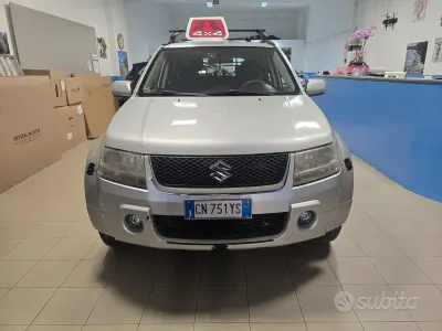 Usata Suzuki Grand Vitara 129 CV (94 kW) 2005 Grigio SUV