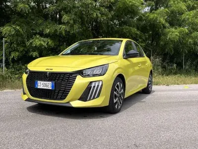 Usata Peugeot 208 Active 101 CV (74 kW) 2024 Utilitaria