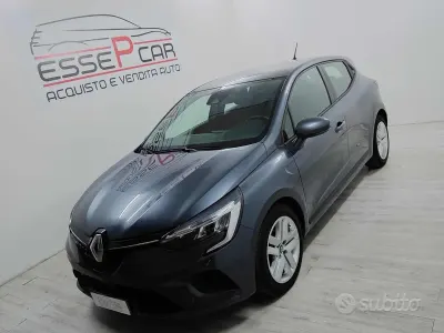 Używany Renault Clio V Life 90 KM (66 kW) 2021 Szary Sedan/Limuzyna