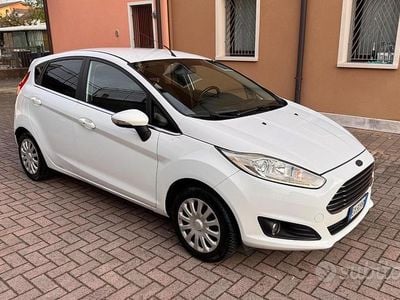 Usata Ford Fiesta 75 CV (55 kW) 2014 Bianco Utilitaria