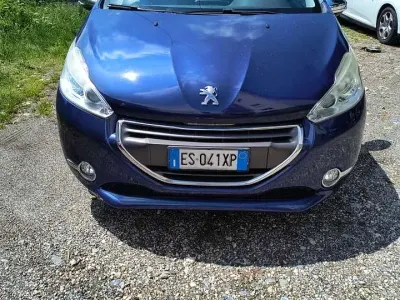 Usata Peugeot 208 Access 82 CV (60 kW) 2013 Blu/azzurro Utilitaria