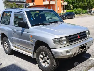 Usata Mitsubishi Pajero 100 CV (73 kW) 1999 Grigio SUV