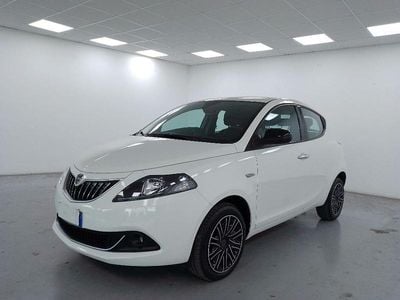 Usata Lancia Ypsilon Gold 70 CV (51 kW) 2022 Bianco Utilitaria