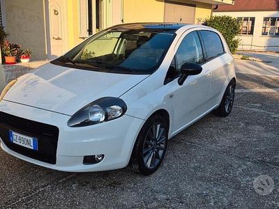 Usata Fiat Grande Punto 75 CV (55 kW) 2010 Bianco Utilitaria