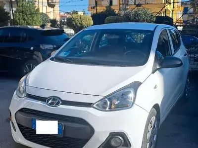 Usata Hyundai i10 67 CV (49 kW) 2015 Bianco Utilitaria