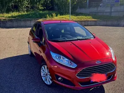Usata Ford Fiesta Titanium 95 CV (69 kW) 2016 Rosso Utilitaria