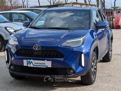 Begagnad Toyota Yaris Hybrid Trend 120 HK (88 kW) 2022 Blå Minibuss