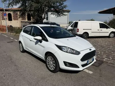 Usata Ford Fiesta Titanium 60 CV (44 kW) 2014 Bianco Utilitaria