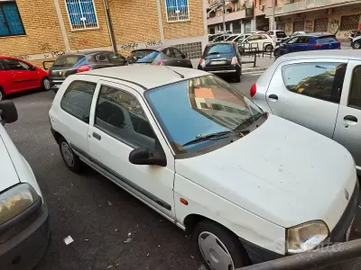 Usata Renault Clio 48 CV (35 kW) 1997 Bianco Utilitaria