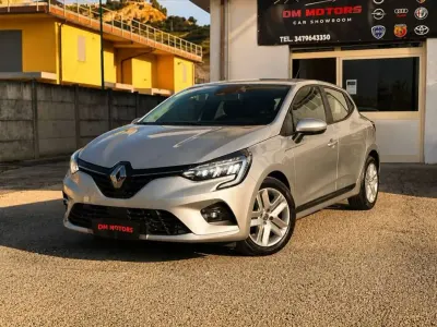 Usata Renault Clio V Business 91 CV (66 kW) 2021 Grigio argento metallizzato Berlina