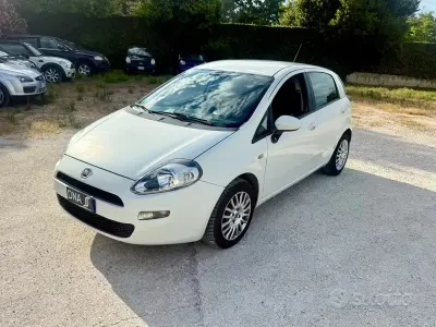 Usata Fiat Grande Punto Street 75 CV (55 kW) 2014 Bianco Utilitaria