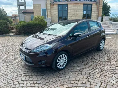 Gebraucht Ford Fiesta Ghia 68 PS (50 kW) 2010 Grau Limousine