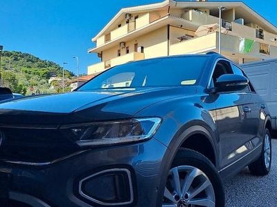 Usata VW T-Roc 150 CV (110 kW) 2024 Grigio SUV