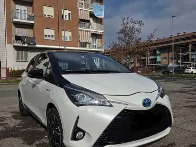 Begagnad Toyota Yaris Hybrid Edition 73 HK (53 kW) 2018 Sedan