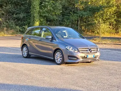 Usata Mercedes B180 Business 109 CV (80 kW) 2016 Marrone Utilitaria