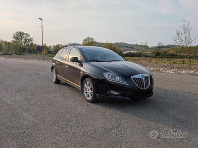 Begagnad Lancia Delta 165 HK (121 kW) 2010 Svart Halvkombi