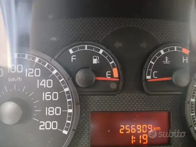 Usata Fiat Panda 69 CV (50 kW) 2004 Giallo Utilitaria