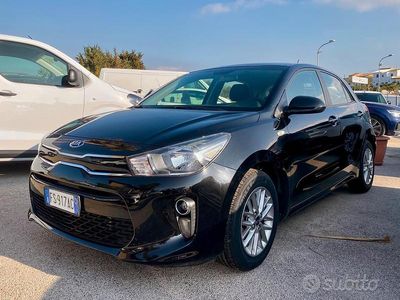 Usado Kia Rio 77 HP (56 kW) 2019 Preto Sedan