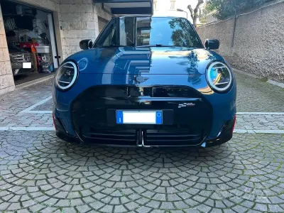 Usata Mini Cooper 189 kW (258 CV) 2025 Blu/azzurro Utilitaria