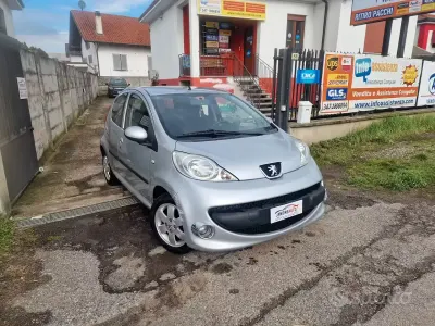 Usata Peugeot 107 68 CV (50 kW) 2006 Grigio Utilitaria