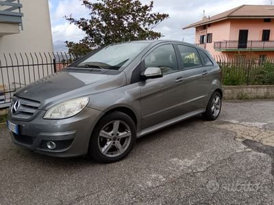 Mercedes B200