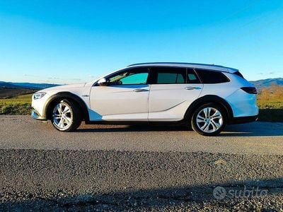 Usata Opel Insignia Country Tourer Exklusiv 170 CV (125 kW) 2018 Bianco Station wagon