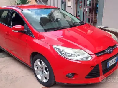 Usata Ford Focus Titanium 116 CV (85 kW) 2012 Rosso Station wagon