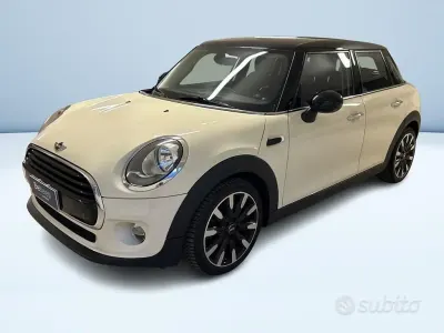 Usata Mini Cooper Hype 136 CV (100 kW) 2017 Marrone Utilitaria