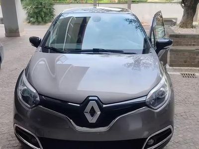 Usata Renault Captur 90 CV (66 kW) 2013 Grigio SUV