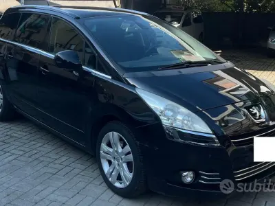 Usata Peugeot 5008 Allure 115 CV (84 kW) 2013 Nero Monovolume