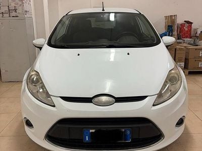 Usata Ford Fiesta Titanium 97 CV (71 kW) 2009 Bianco Berlina